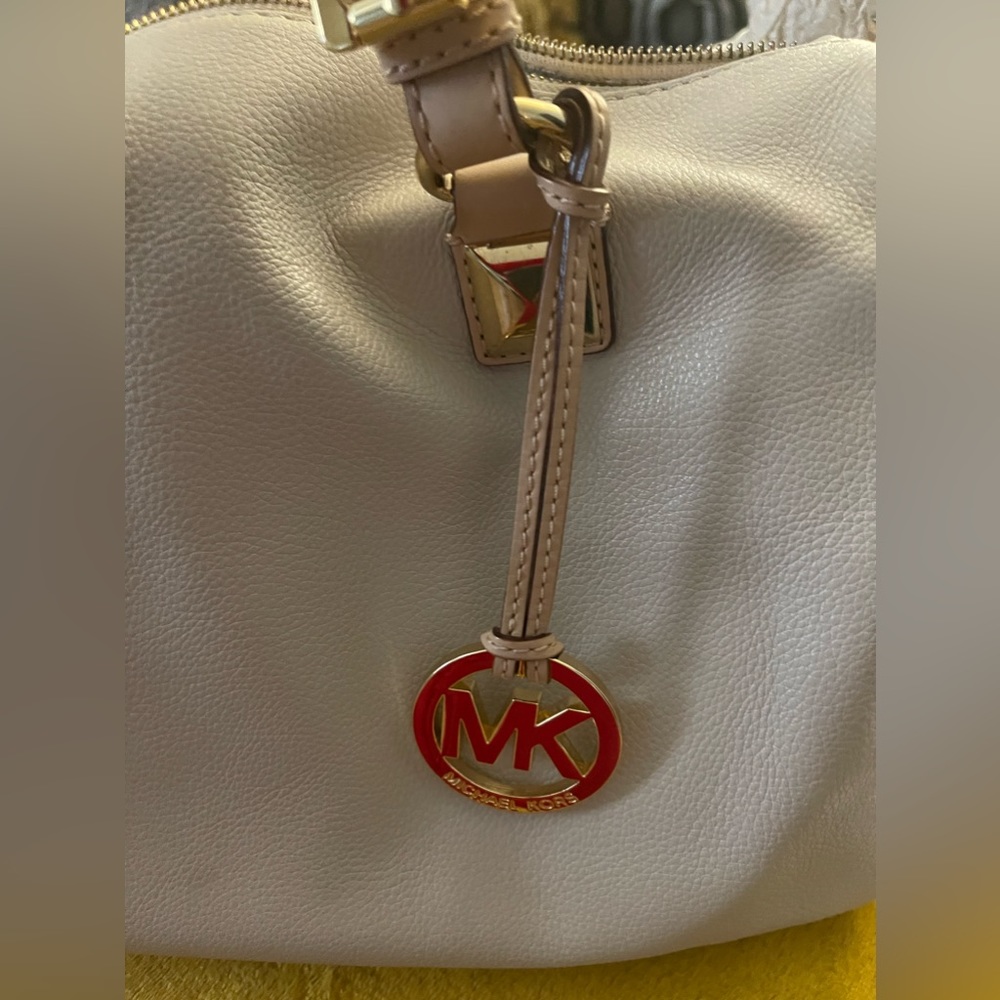 Authentic Genuine Leather Michael Kors Handbag - Picture 6 of 14